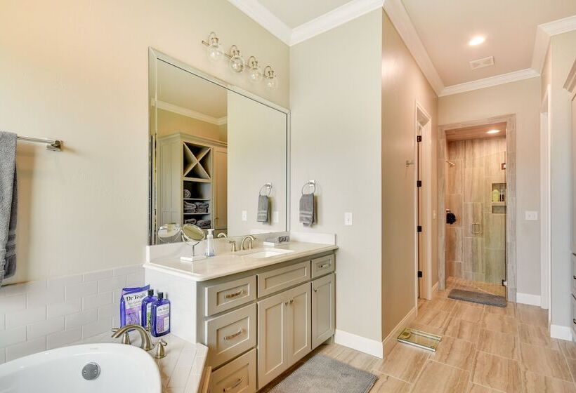 Wfh Friendly Amarillo Home W/ Furnished Patio!