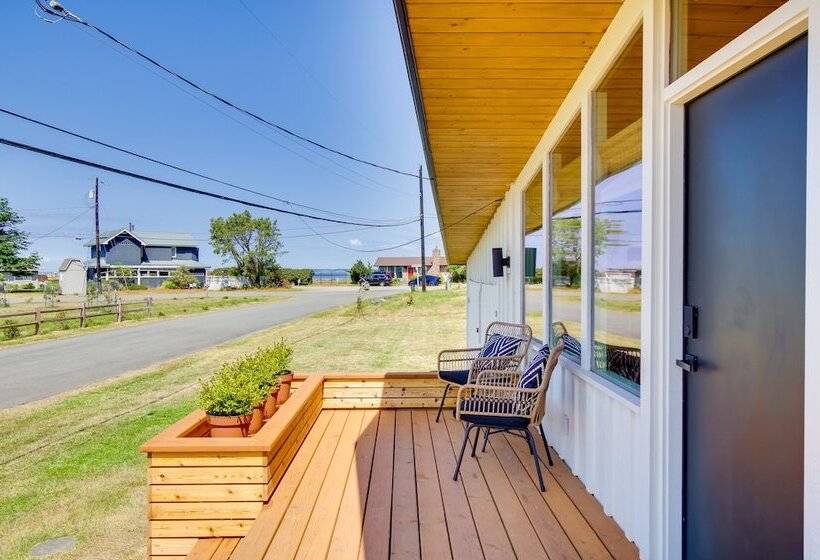 Whidbey Island Oasis: Walk To Beach, Hot Tub, View