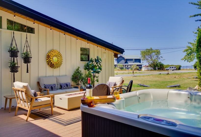 Whidbey Island Oasis: Walk To Beach, Hot Tub, View