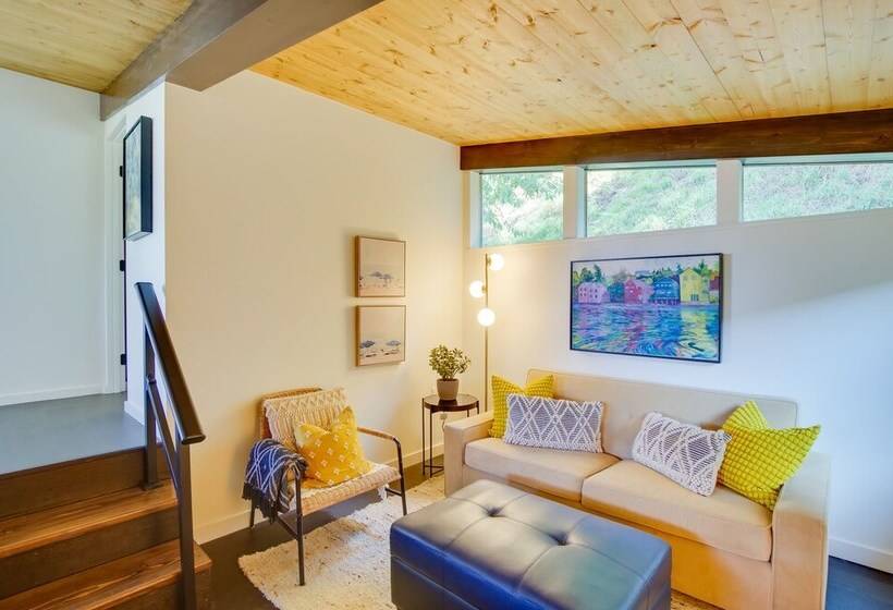 Whidbey Island Oasis: Walk To Beach, Hot Tub, View