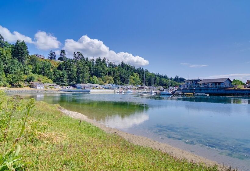 Whidbey Island Oasis: Walk To Beach, Hot Tub, View