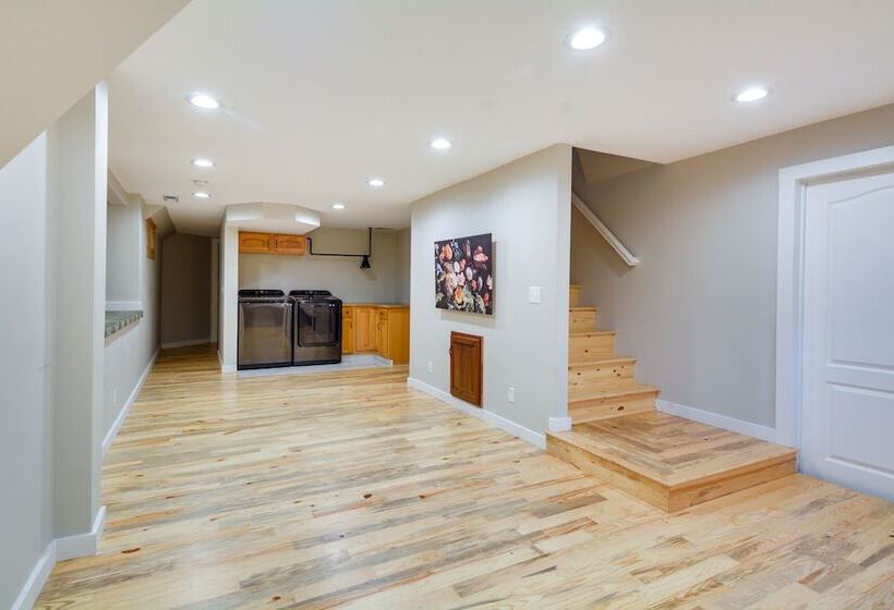 Whimsical Cottage Near Springfield Art Museum!