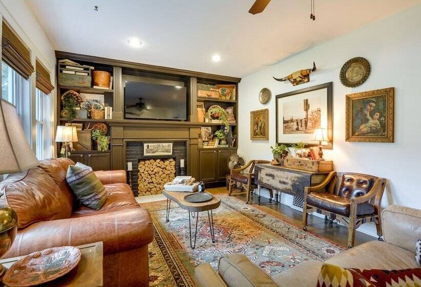 Whimsical Cottage Near Springfield Art Museum!