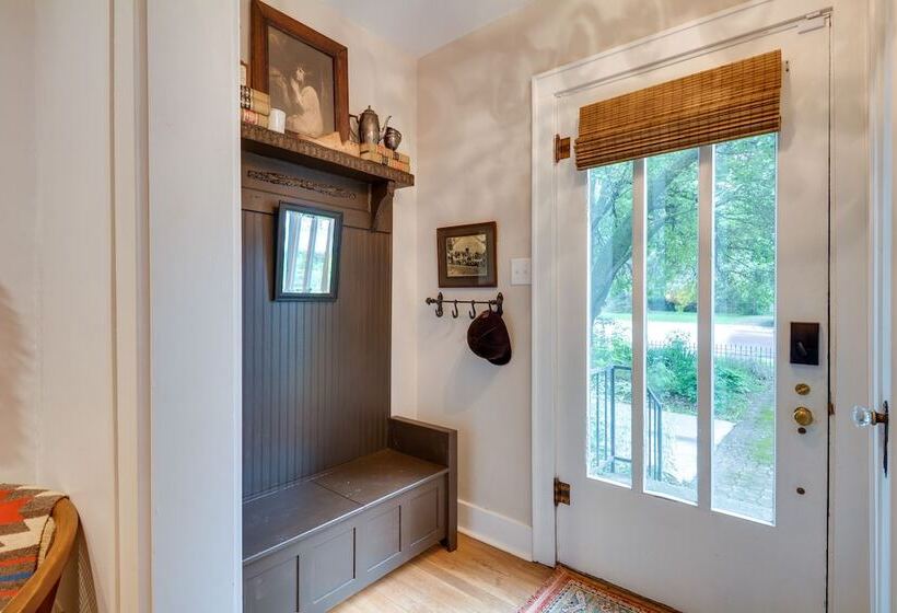 Whimsical Cottage Near Springfield Art Museum!