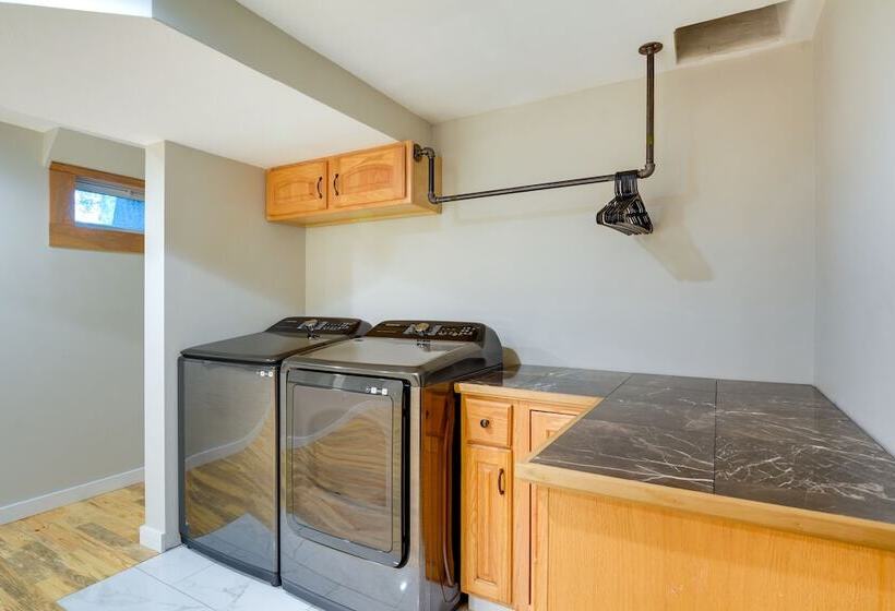 Whimsical Cottage Near Springfield Art Museum!