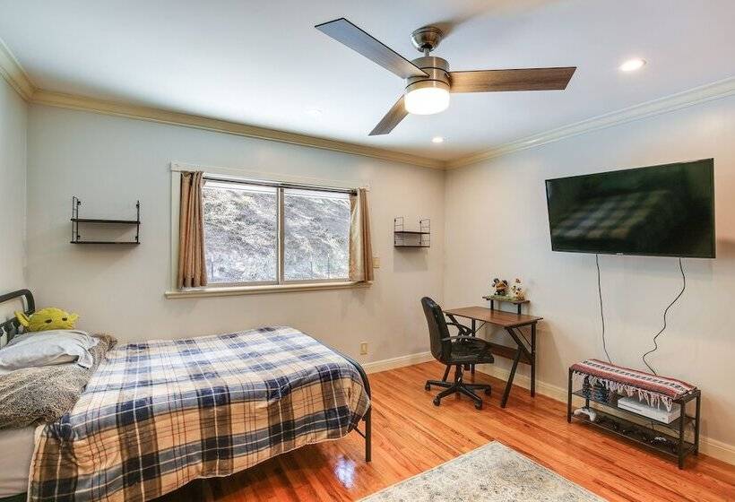 Whittier Vacation Rental: Close To Hiking Trails!