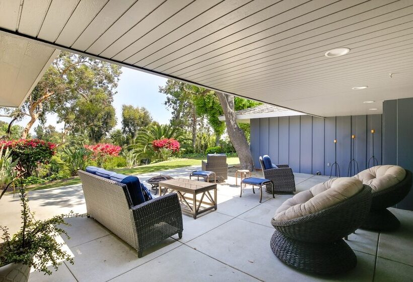 Whittier Vacation Rental: Close To Hiking Trails!