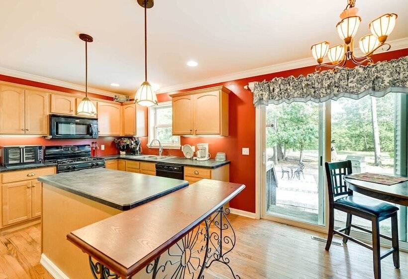 Woodsy Ballston Spa Home: 4 Mi To State Park!