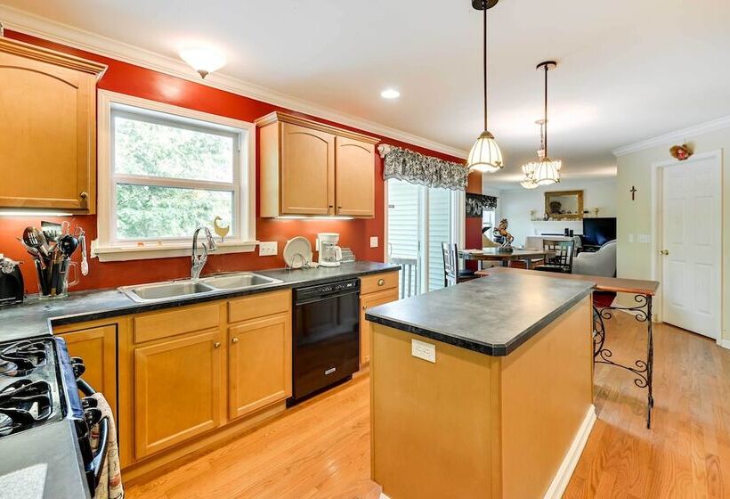 Woodsy Ballston Spa Home: 4 Mi To State Park!