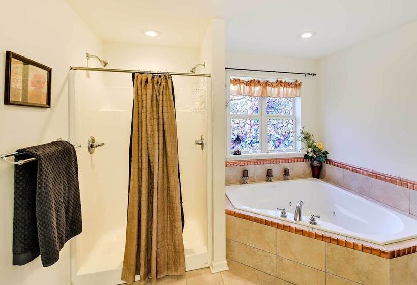 Woodsy Ballston Spa Home: 4 Mi To State Park!