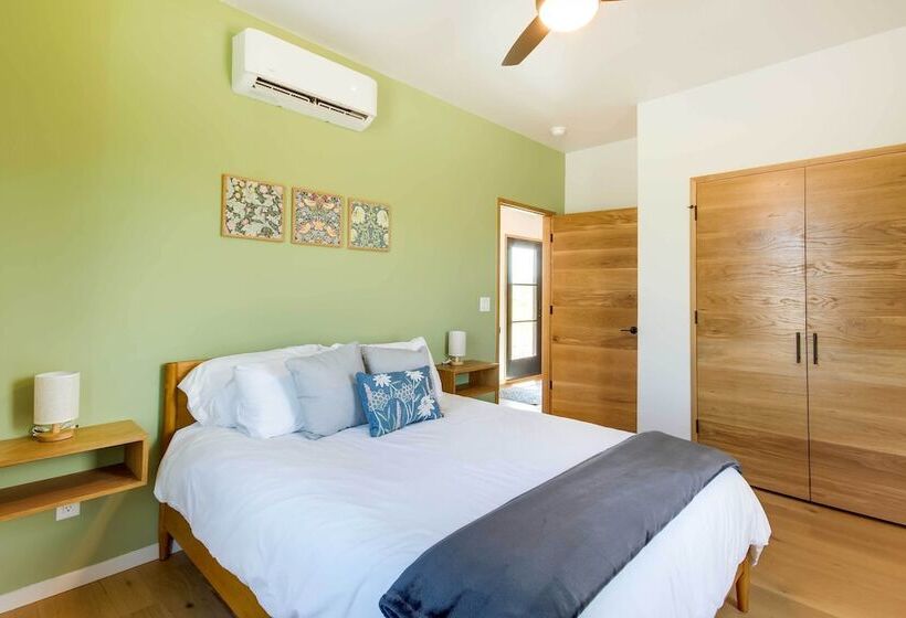 Yellowstone Prairie Retreat: 360 Mountain Views!