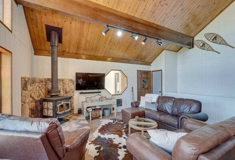 Airy Arnold Cabin Stay W/ Deck + Mountain Views!