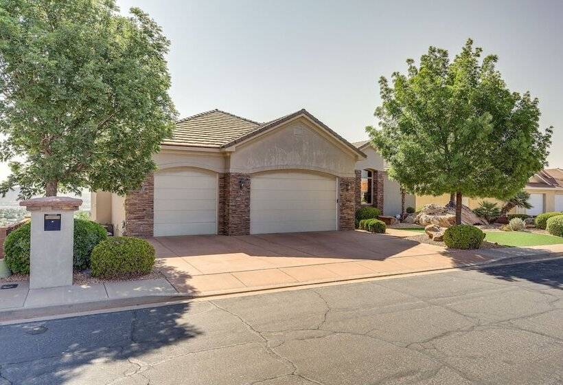 Airy St George Retreat W/ Balcony + Mtn Views!