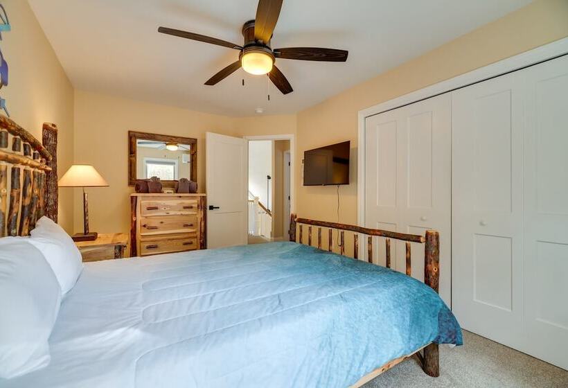 Albrightsville Cabin W/ Hot Tub & Game Room!