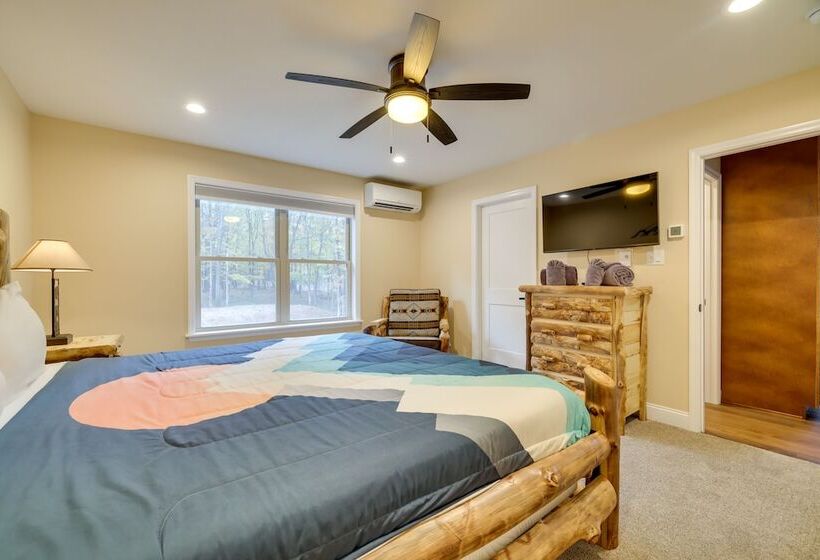 Albrightsville Cabin W/ Hot Tub & Game Room!