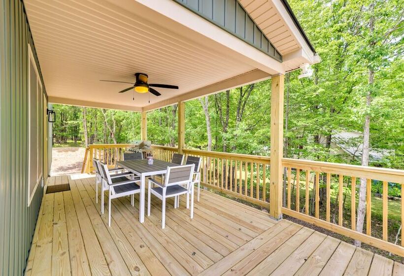 Albrightsville Cabin W/ Hot Tub & Game Room!