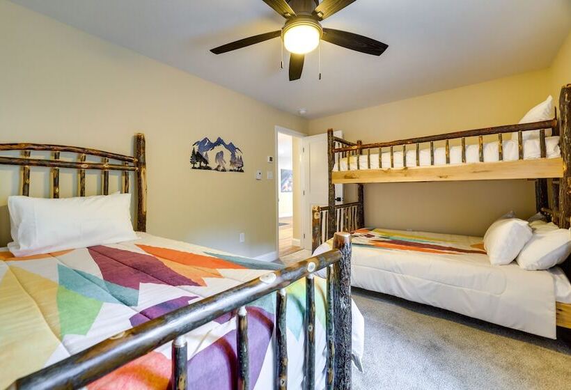 Albrightsville Cabin W/ Hot Tub & Game Room!