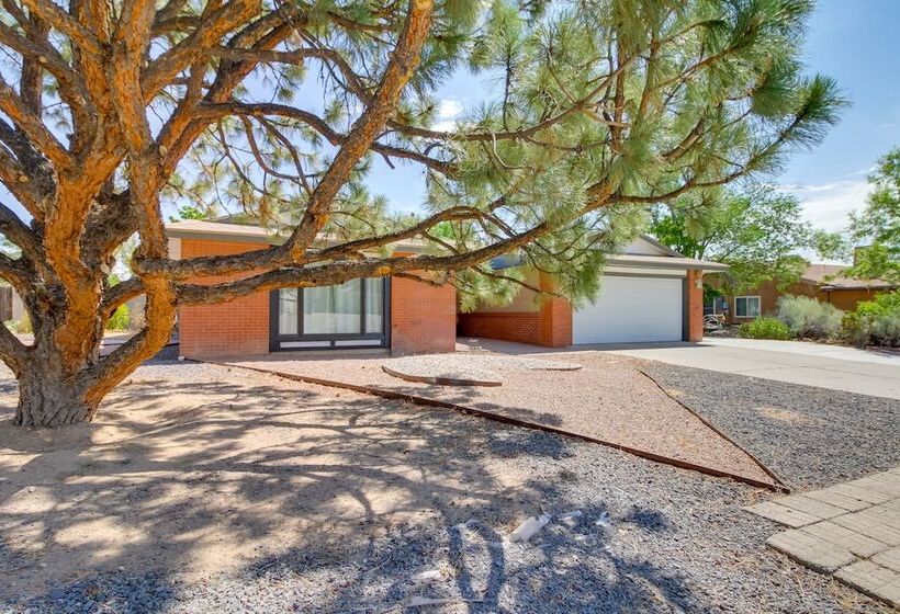 Albuquerque Oasis: Pool, Hot Tub & Putting Green!