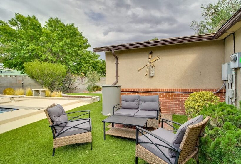 Albuquerque Oasis: Pool, Hot Tub & Putting Green!