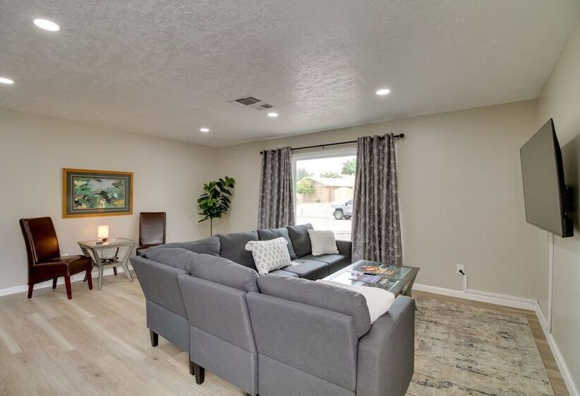 Albuquerque Oasis: Pool, Hot Tub & Putting Green!