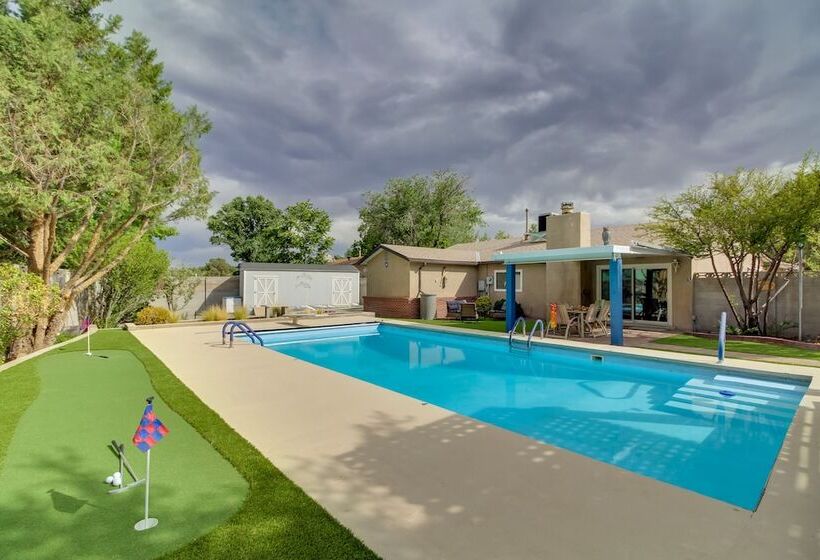 Albuquerque Oasis: Pool, Hot Tub & Putting Green!