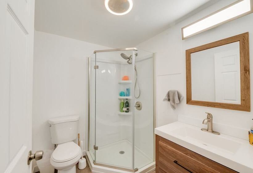 Apartment Near Juneau Downtown Historic District