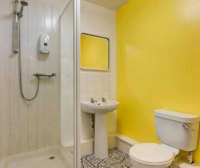 בית מלון כפרי Commodore