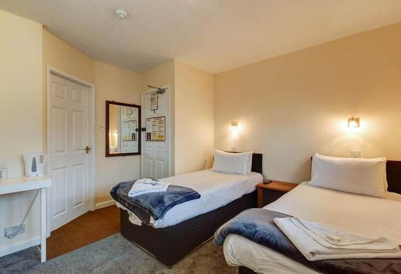 בית מלון כפרי Commodore