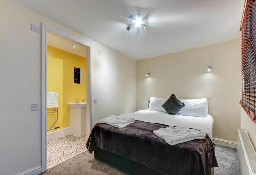 בית מלון כפרי Commodore