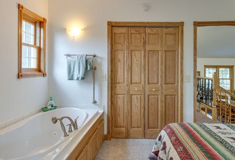 Backus Lakefront Cabin W/ Fire Pit, Dock Access!