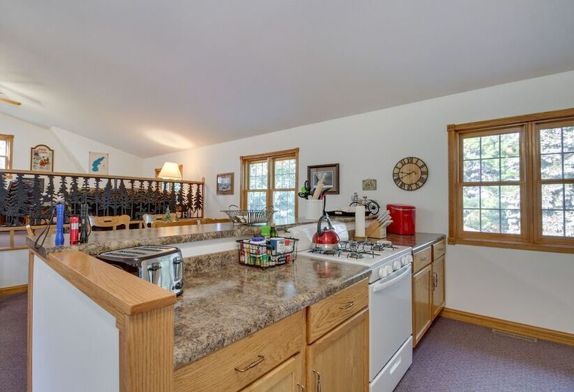 Backus Lakefront Cabin W/ Fire Pit, Dock Access!