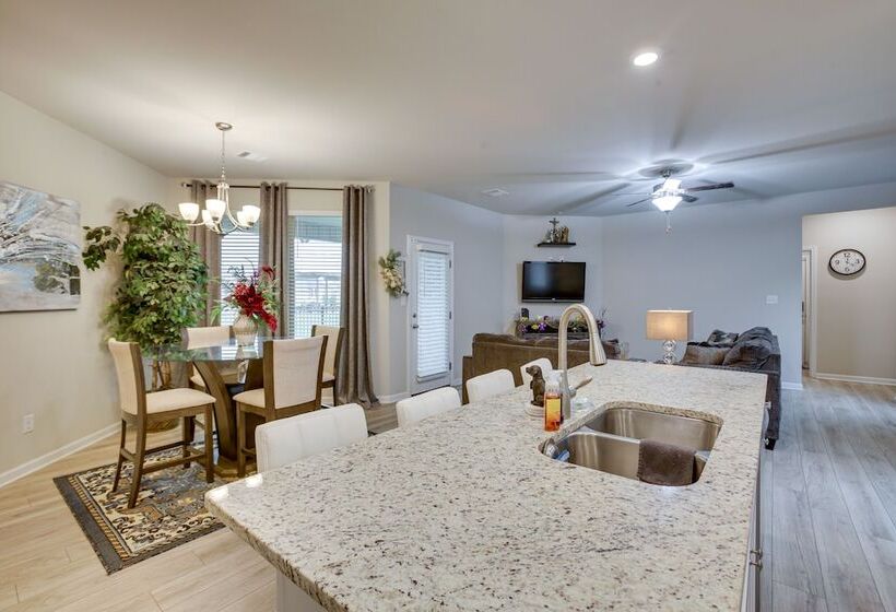 Baton Rouge Vacation Rental: 5 Mi To Lsu!