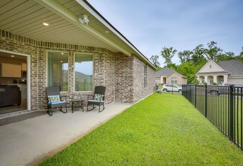 Baton Rouge Vacation Rental: 5 Mi To Lsu!