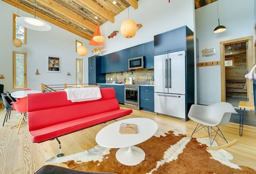 Bayfield Waterfront Cabin: Game Room & Lake Views!