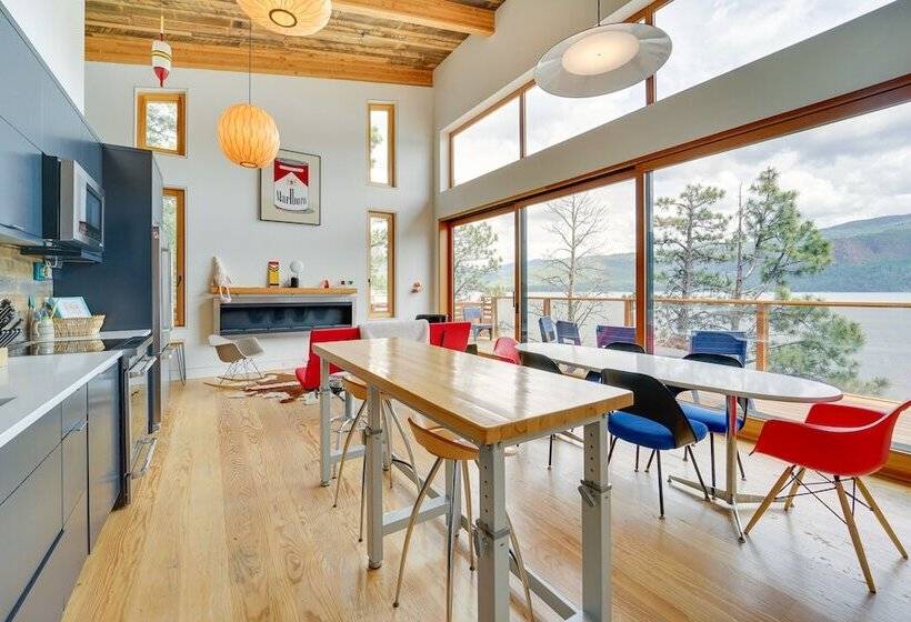 Bayfield Waterfront Cabin: Game Room & Lake Views!