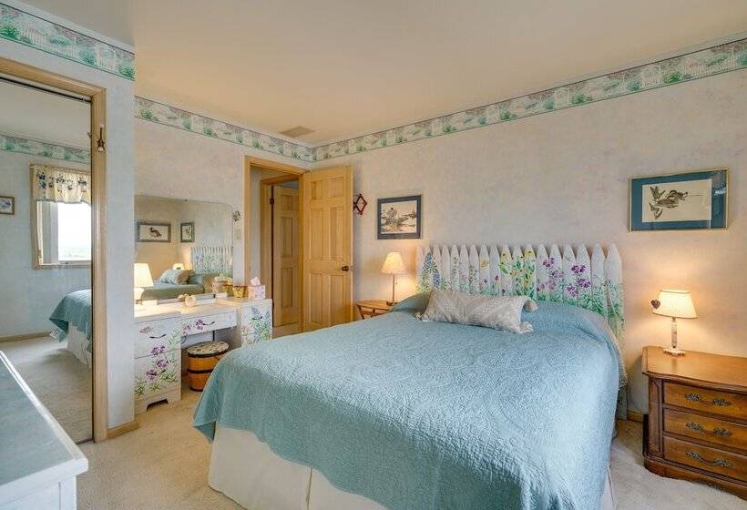 Bayfront Avalon Home W/ Boat Slip & Private Pool!