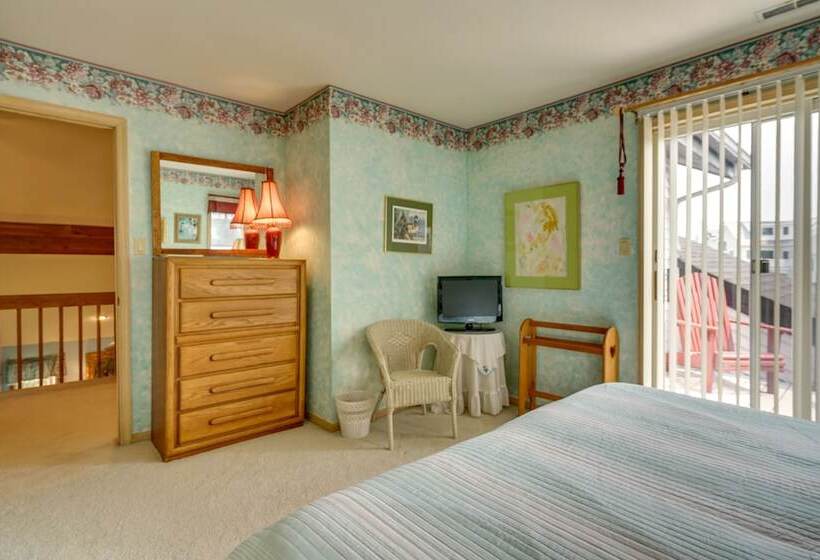 Bayfront Avalon Home W/ Boat Slip & Private Pool!