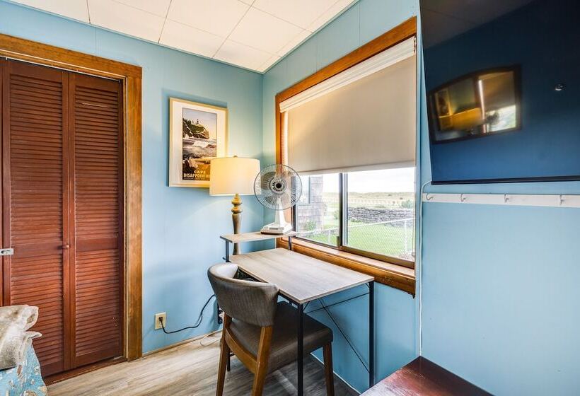 Beachfront Cottage On Seaside Promenade W/ Hot Tub