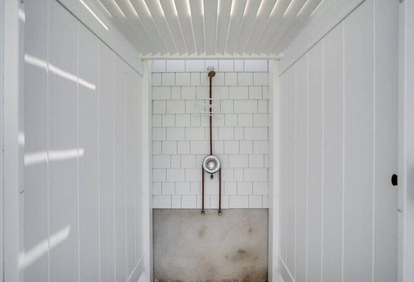 Beautiful Cape May Cottage: Walk To Beach & Mall!