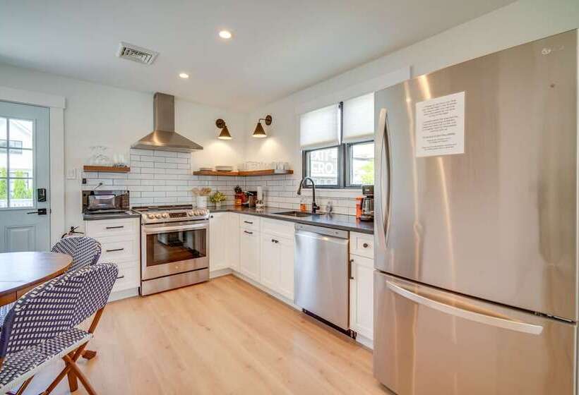 Beautiful Cape May Cottage: Walk To Beach & Mall!