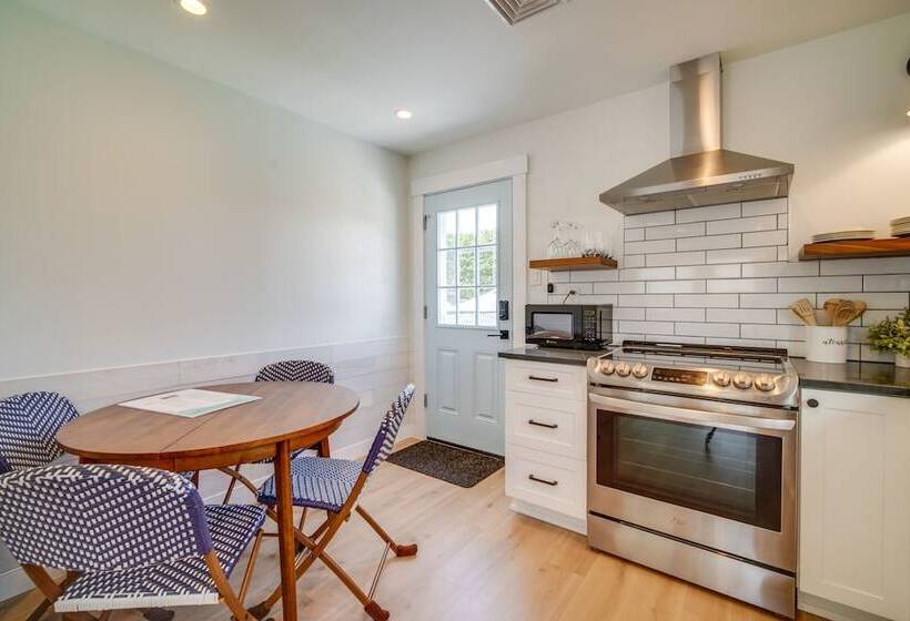 Beautiful Cape May Cottage: Walk To Beach & Mall!