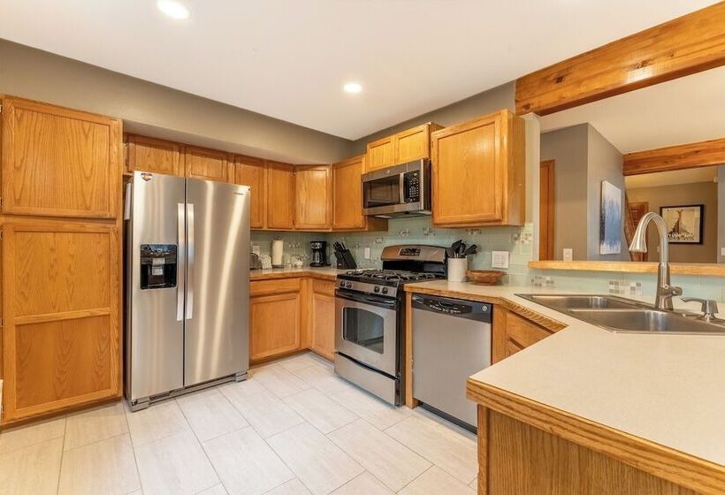 Bighorn Lodge By Summit County Mountain Retreats