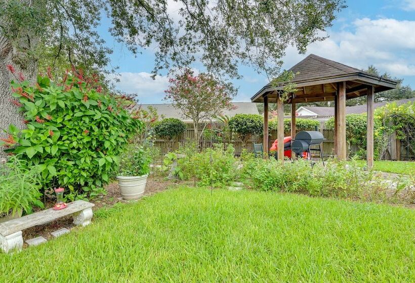 Bright Tampa Oasis W/ Outdoor Pool & Gazebo!