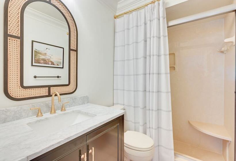 Bright Tampa Oasis W/ Outdoor Pool & Gazebo!