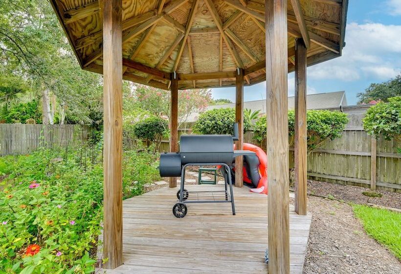 Bright Tampa Oasis W/ Outdoor Pool & Gazebo!