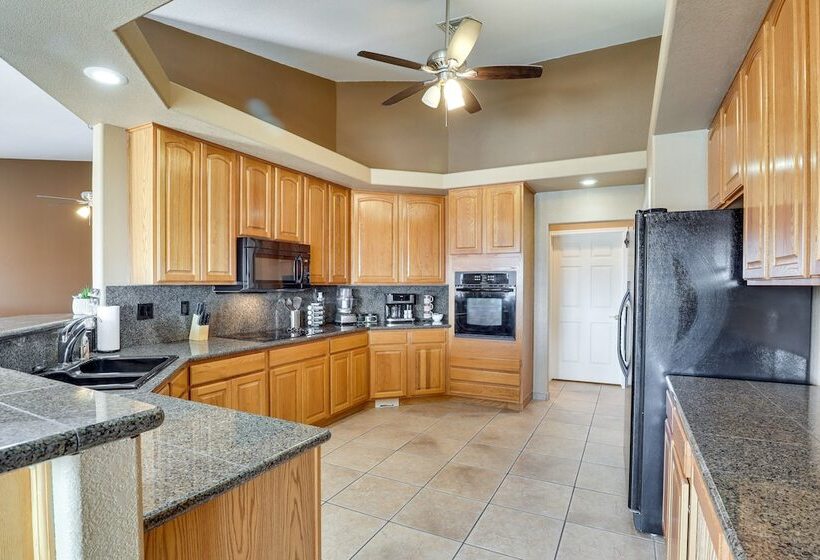 Bullhead City Vacation Rental: Private Pool & Spa!