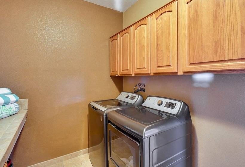 Bullhead City Vacation Rental: Private Pool & Spa!