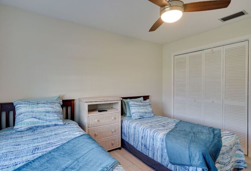 Dock & Screened Porch: Waterfront Cape Coral Home