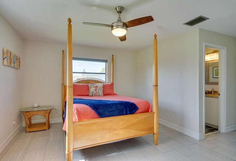 Dock & Screened Porch: Waterfront Cape Coral Home