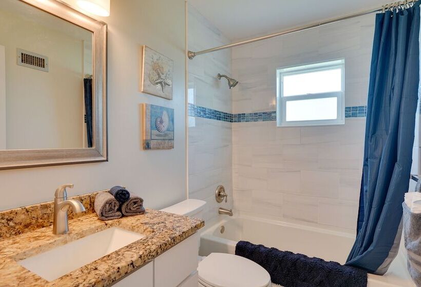 Dock & Screened Porch: Waterfront Cape Coral Home